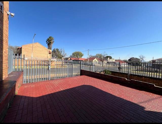 1 BEDROOM APARTMENT FOR SALE IN KENILWORTH